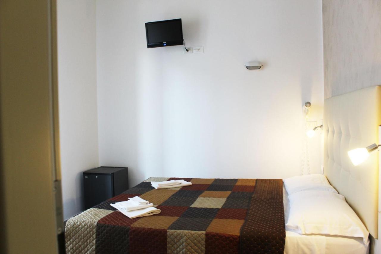Hotel Luna Rimini Exterior photo